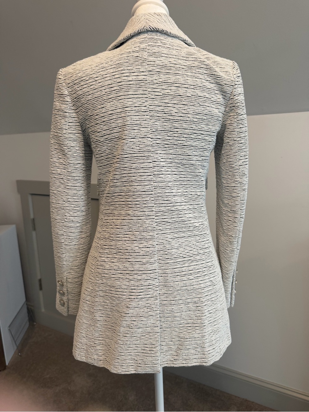 Vintage CHANEL White and Gray Textured Tweed Jacket CC Logo Buttons US 2 14P - Picture 5 of 14